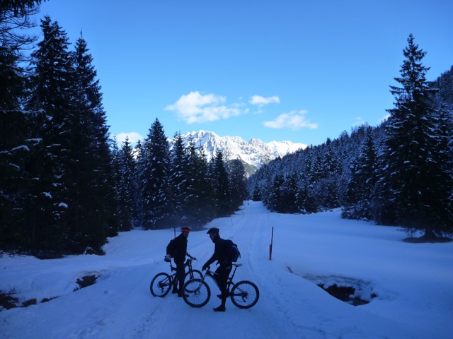 Blick Richtung Karwendel und Bike winterfest