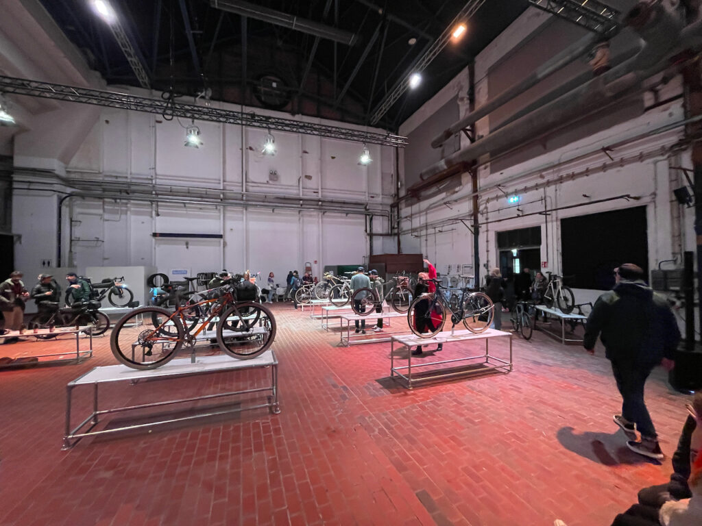 Auf dem Areal Böhler in Düsseldorf gab es bei über 300 Ausstellern alles über Bikes zu sehen