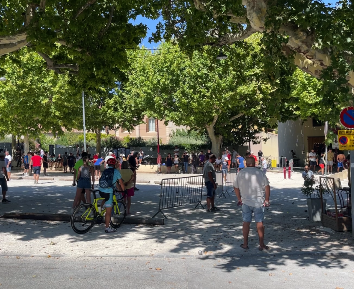 Pétanque Spieler auf dem Hauptplatz von Bédoin