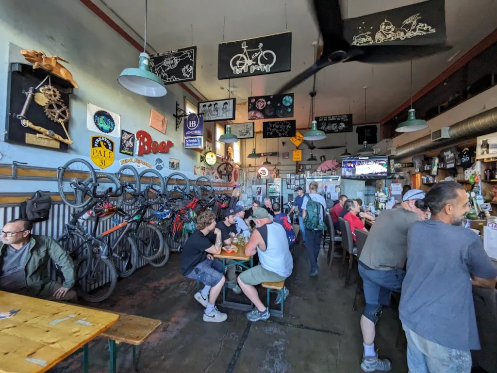 Das Gestalt Haus in Marin County - ein Quell der MTB-History. Hier sind auch heute noch die Biker von damals unter den Gästen